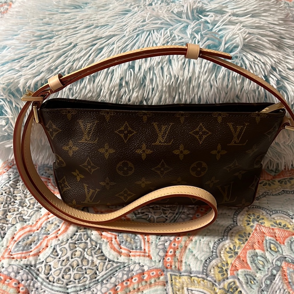 Authentic Louis Vuitton Trotteur crossbody